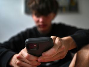 Supporting image for story: Social media sites call for Australia to delay its ban on child use