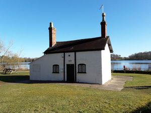 Supporting image for story: Council wants to rent waterside cottage in Ellesmere to business that will 'complement the Mere'