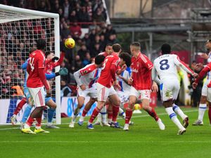 Supporting image for story: Nottingham Forest hold out after Neco Williams handball to deny Crystal Palace