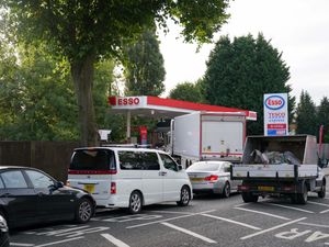 Supporting image for story: Ministers deny Johnson too slow to act as fuel crisis continues