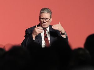 Supporting image for story: Starmer pledges to reduce net migration and dependency on overseas workers