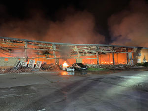 Supporting image for story: Evacuated residents describe 'shocking' Wolverhampton warehouse fire