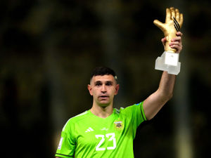 Supporting image for story: Unai Emery tells Emi Martinez: Now fire Aston Villa up!