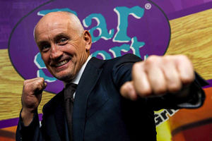 Supporting image for story: Former WBA featherweight champion Barry McGuigan speals at Cannock's Bar Sport