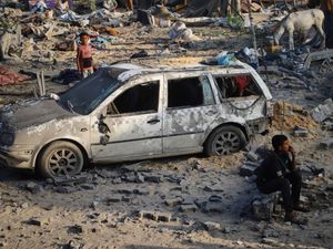 Supporting image for story: Dozens more Palestinians killed by Israeli fire as war drags on