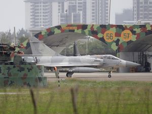 Supporting image for story: China flexes blockade capabilities near Taiwan on second day of military drills