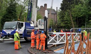 The operation to install the Jackfield Gates