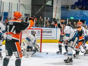 Supporting image for story: Telford Tigers slip up as Leeds crowned
