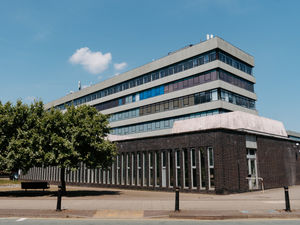 Supporting image for story: Retired circuit judge died after fall while walking dog, inquest concludes