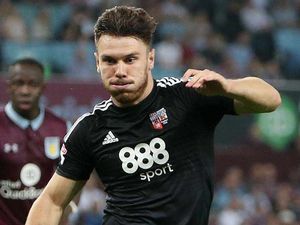 Supporting image for story: Scott Hogan seeks goal joy on Aston Villa home debut