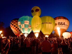 Supporting image for story: Watch: 'Night Glow' spectacular wows crowd at Oswestry Balloon Carnival