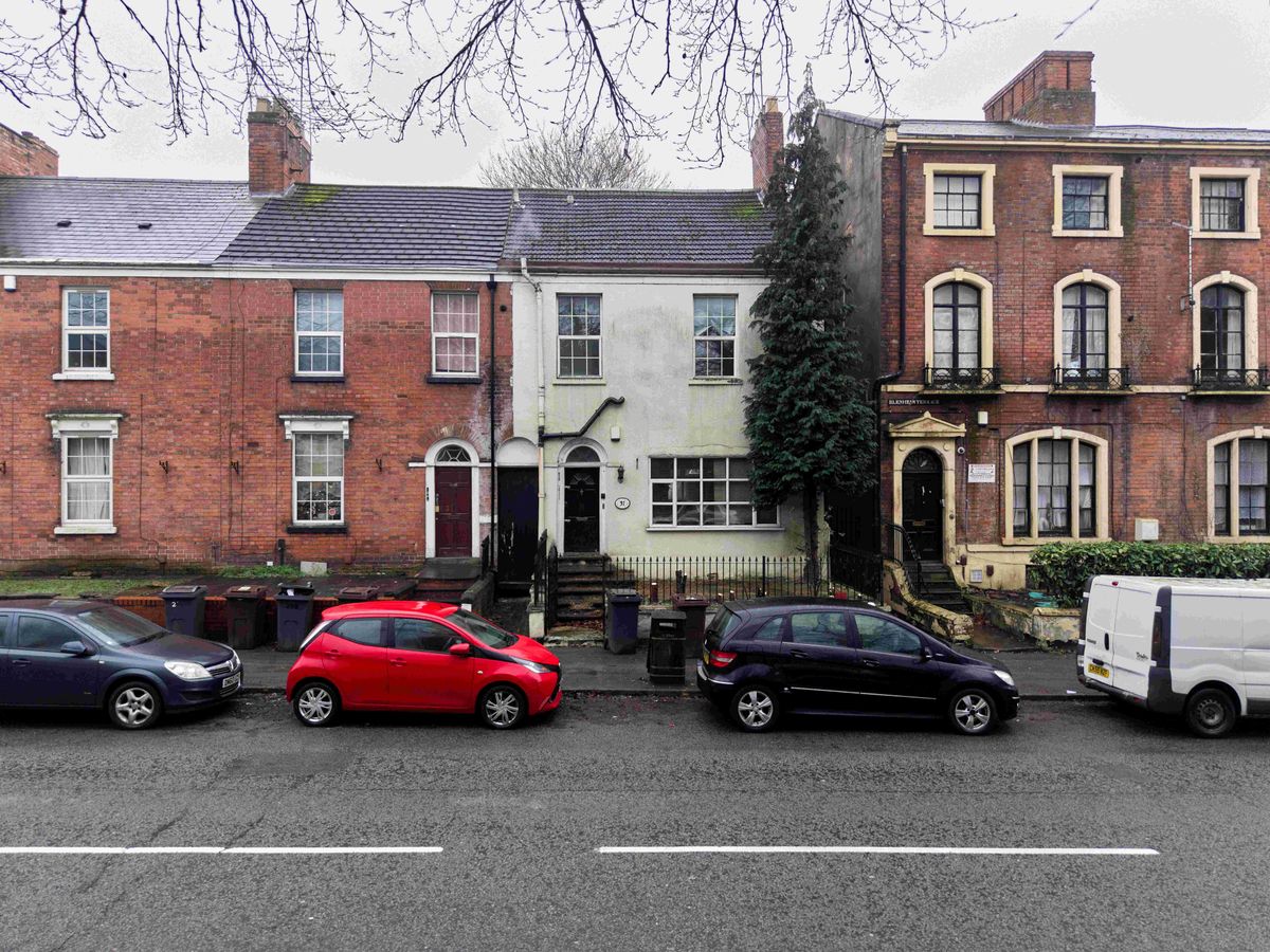 Inside Victorian Wolverhampton house with flat conversion potential heads to auction for less than &pound;50,000