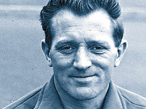 Supporting image for story: Ex-Walsall and Wolves player Bill Guttridge dies at age 82