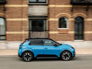 Supporting image for story: Nissan updates its ‘NissanConnect’ app for new Micra and Leaf EVs