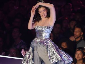 Supporting image for story: Lorde’s new album Solar Power – what the critics say