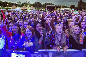 Supporting image for story: T-Live music fans have a pop-tastic weekend