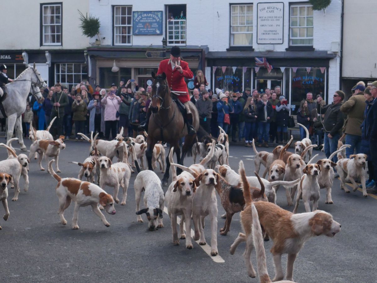Town council narrowly supports road closure application for Radnor and West Herefordshire Boxing Day hunt
