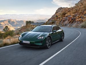 Supporting image for story: Porsche’s Taycan receives comprehensive update with increases in range and performance