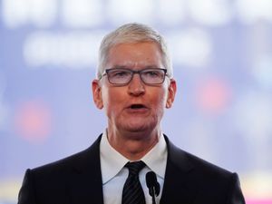 Supporting image for story: Apple boss Tim Cook to take more than 40% pay cut
