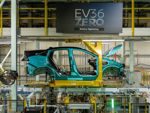 Supporting image for story: Nissan kickstarts Leaf production in Sunderland following £450m investment