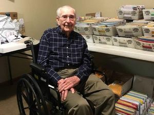 Supporting image for story: WW2 veteran gets thousands of cards after asking for 100 for his 100th birthday