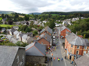 Runners pass through Rhayader town centre. Images by Tremio, Builth Wells