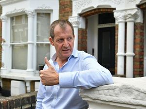 Supporting image for story: Corbyn staffers backed Labour snub, says Campbell as support grows