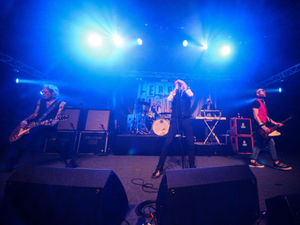 Supporting image for story: Fist pumping rock from Terrorvision at KK's Steel Mill, Wolverhampton - review and pictures