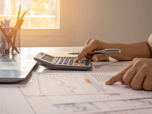 Supporting image for story: Six money tips top financial experts want you to know