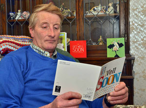 Graham Heatley looking at one of his get well soon cards
