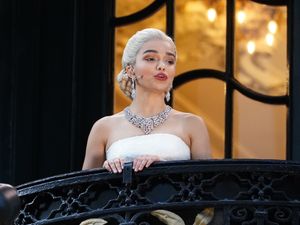 Supporting image for story: West End passersby see Rachel Zegler sing Don’t Cry For Me Argentina on balcony