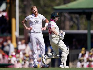 Supporting image for story: England attempt fightback after captain Ben Stokes limps off injured