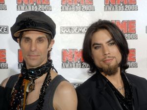 Supporting image for story: Jane’s Addiction cancels show after singer throws punch at guitarist