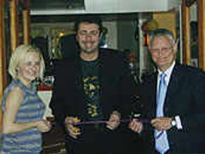 Supporting image for story: Tom act gives night unusual spice