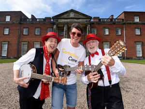 Supporting image for story: Sibling ukulele duo perform for Wolverhampton hospice