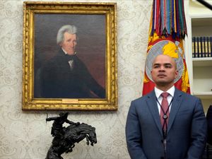 Supporting image for story: Criminal proceedings dropped against Trump co-defendants in records case