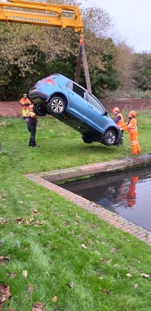 The car being removed from the canal. Photo: Canal & River Trust West Midlands.