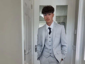 Supporting image for story: Daniel Drewitt fundraiser: Teenager's family left 'overwhelmed' by support of the public as total donations continue to rise