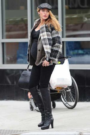 Blake looks lovely with her bump