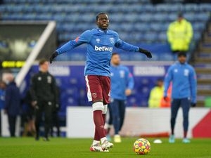 Supporting image for story: David Moyes reveals Kurt Zouma was sick and unable to play against Leicester