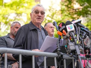 Supporting image for story: Biden campaign sends De Niro to Trump trial to put focus on 2021 Capitol attack