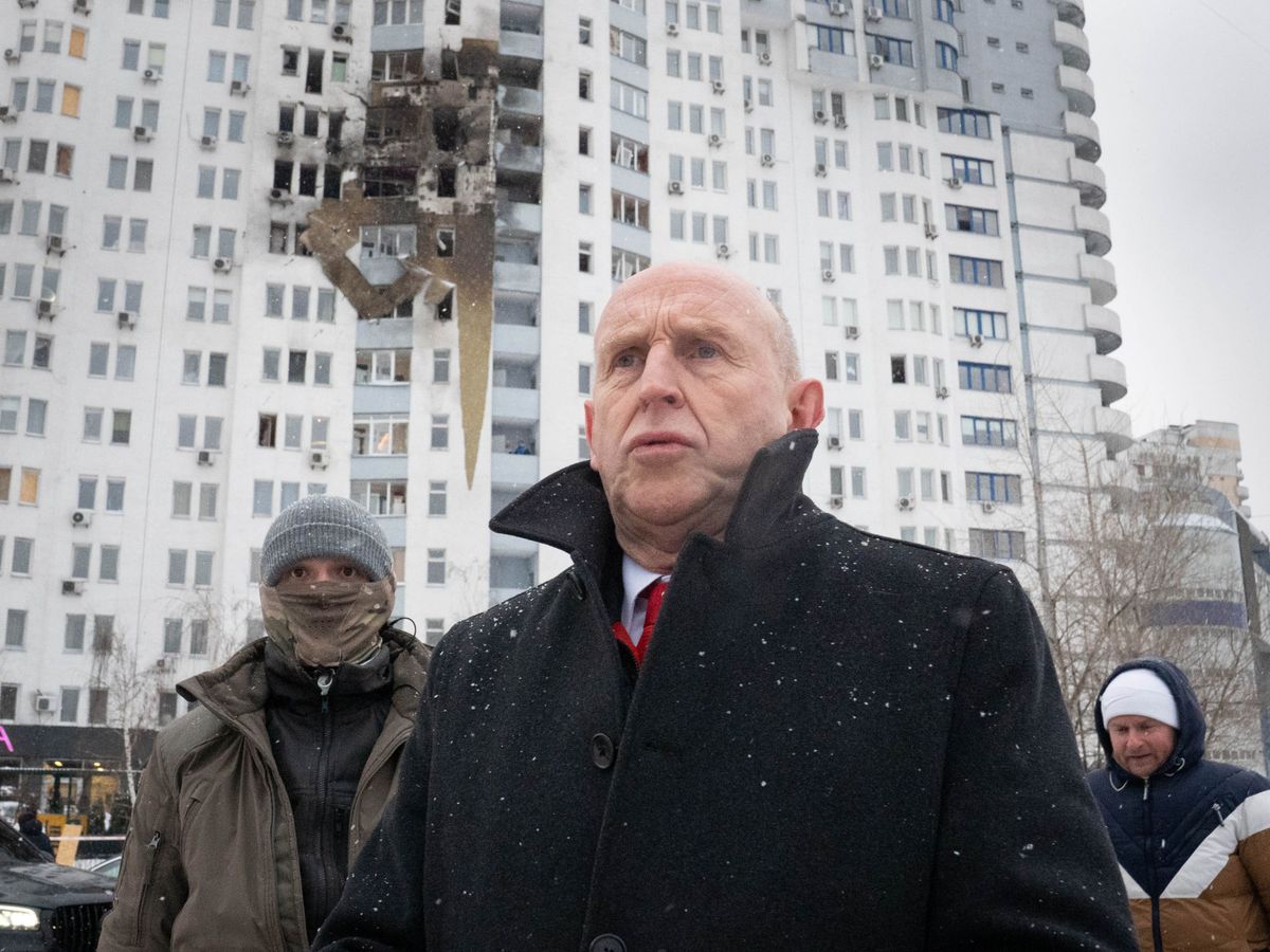 Healey condemns ‘cynical’ strikes on Ukraine as Russia fires hypersonic missile