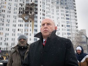 Supporting image for story: Healey condemns ‘cynical’ strikes on Ukraine as Russia fires hypersonic missile