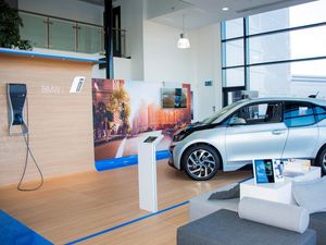 Supporting image for story: Lookers drops to £50m loss after showrooms forced to close