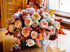 Supporting image for story: Roses from Shropshire firm decorated Windsor Castle for royal wedding celebrations 