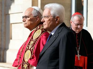 Supporting image for story: Pope urges Italy to remain open to migrants in meeting with president