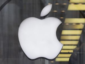 Supporting image for story: Apple App Store hit by outage