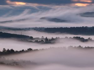 Supporting image for story: Shropshire weather: Mists roll in as our autumn warms up