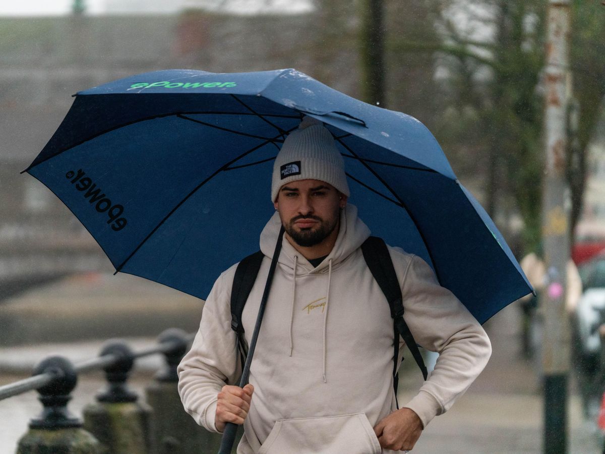 Storm Bram: Tens of thousands without power amid dangerous winds