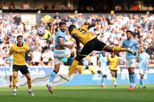 Marshall Munetsi of Wolverhampton Wanderers creates a headed chance under pressure from Ruben Dias (Photo by Brett Patzke - Wolverhampton Wanderers FC/Wolves via Getty Images)